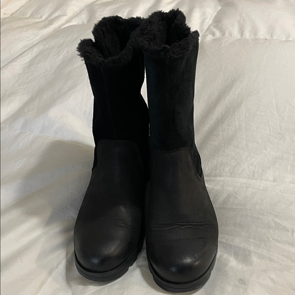 Sorel | Emelie | Foldover Boot | Leather/Suede|Faux Fur Lined| Black | Size 6 - Picture 3 of 16